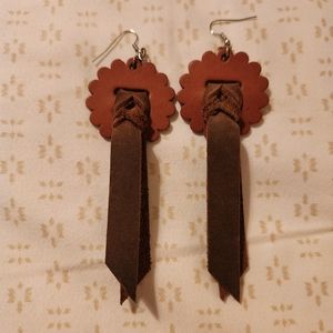 Bleed Knot Concho Leather Earrings